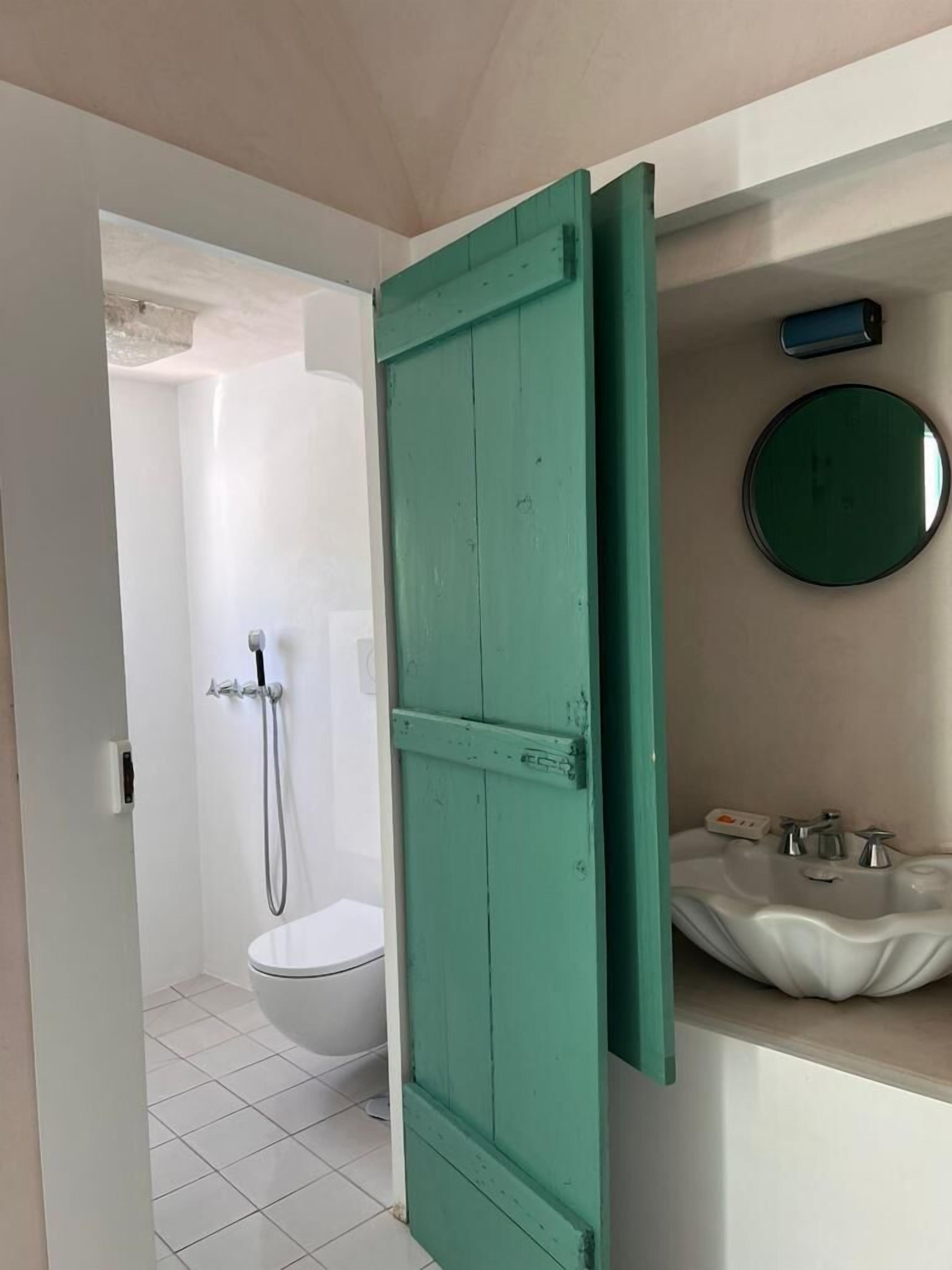 House | Bathroom