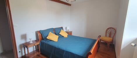 3 bedrooms, iron/ironing board, travel crib, bed sheets