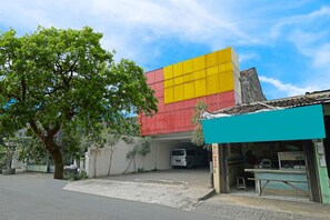 Front of property - OYO 91453 Hotel Srikandi Gejayan (Depok)