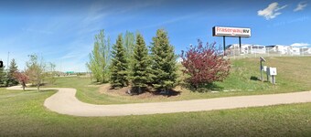 Cg's @ Airdrie -cozy & Comfort