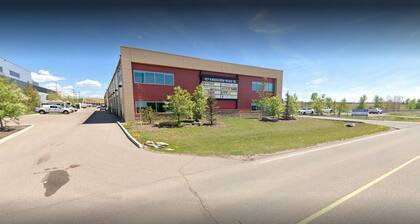 Cg's @ Airdrie -cozy & Comfort