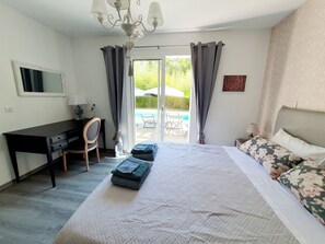 4 Schlafzimmer, Schreibtisch, Bügeleisen/Bügelbrett, Reisekinderbett