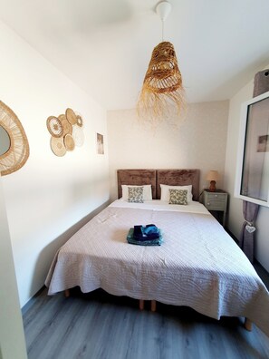 4 Schlafzimmer, Schreibtisch, Bügeleisen/Bügelbrett, Reisekinderbett
