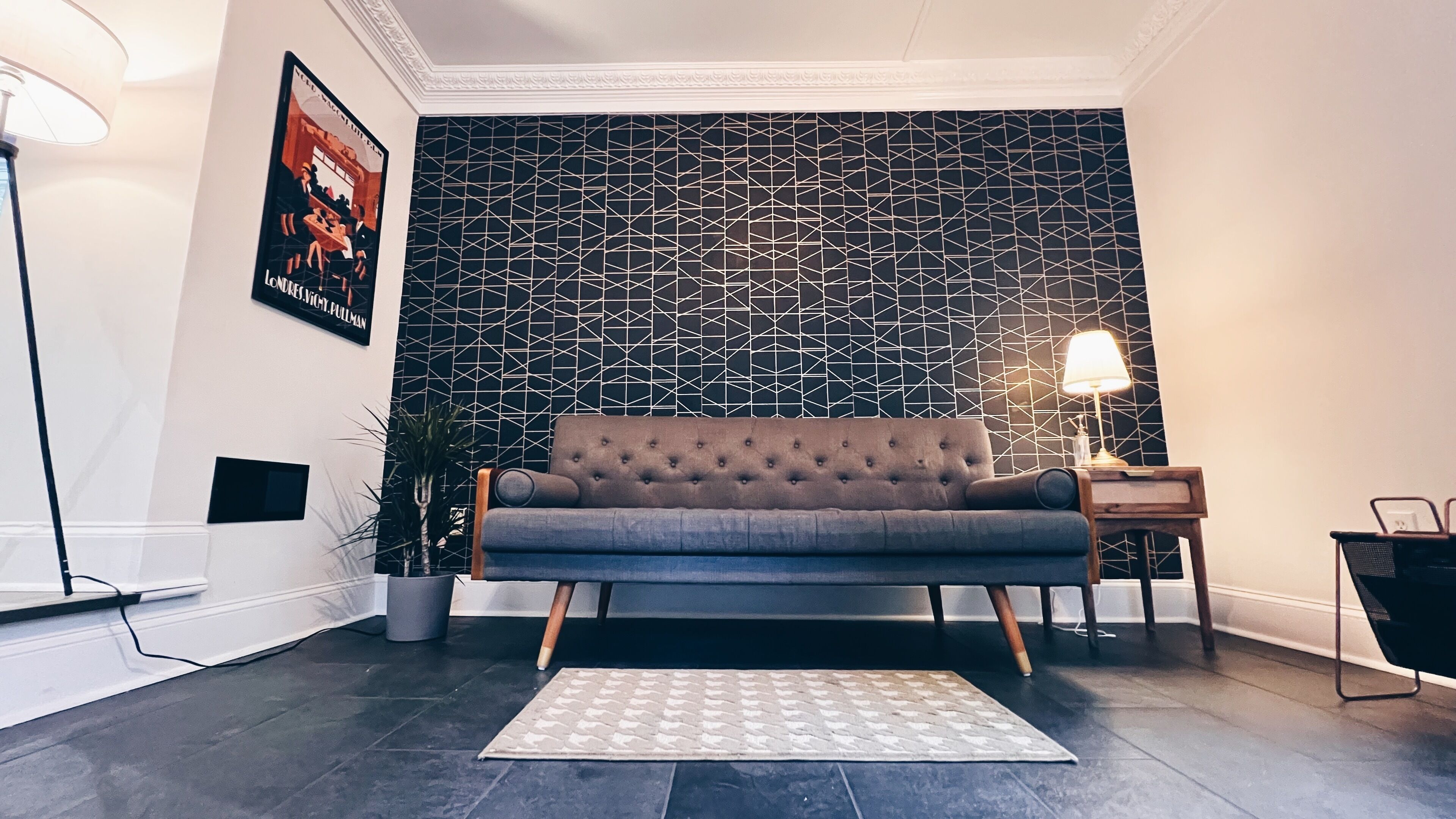 Free-flowing Bungalow in Midtown