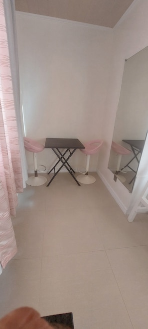 Estudio estándar | Sistema de insonorización, wifi gratis, ropa de cama