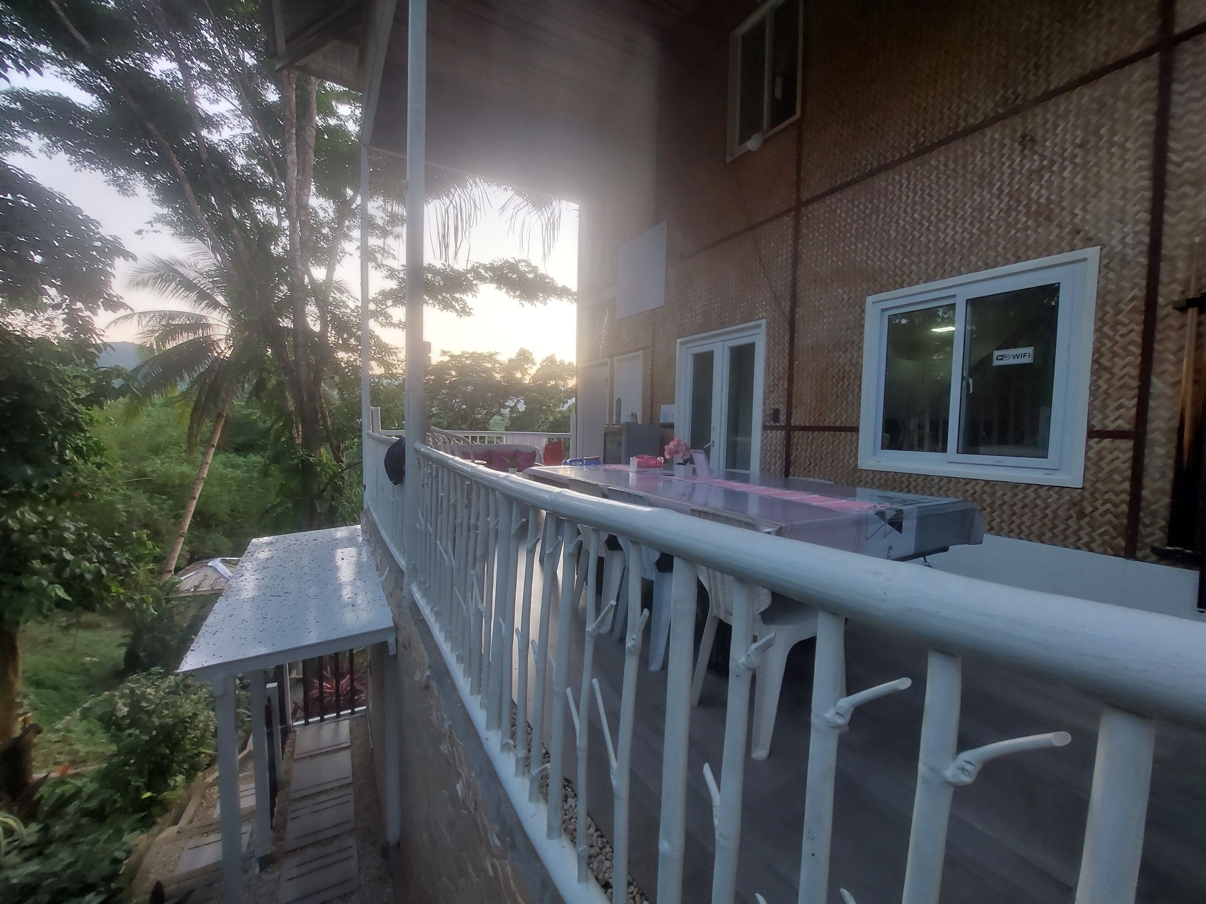 Soundproofing, free WiFi, bed sheets