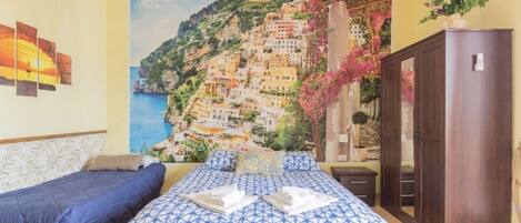 Quarto quádruplo standard, banheiro privativo, vista para a montanha | Lençóis italianos Frette, roupas de cama premium, edredons de pluma