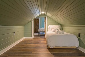3 chambres, fer et planche à repasser, Wi-Fi, draps fournis