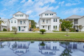 Exterior - Flipper by AvantStay | 18-Person Retreat w/ Pool (Destin)