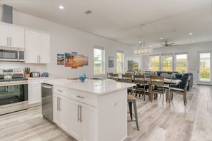 冰箱、微波炉、烤箱、炉灶