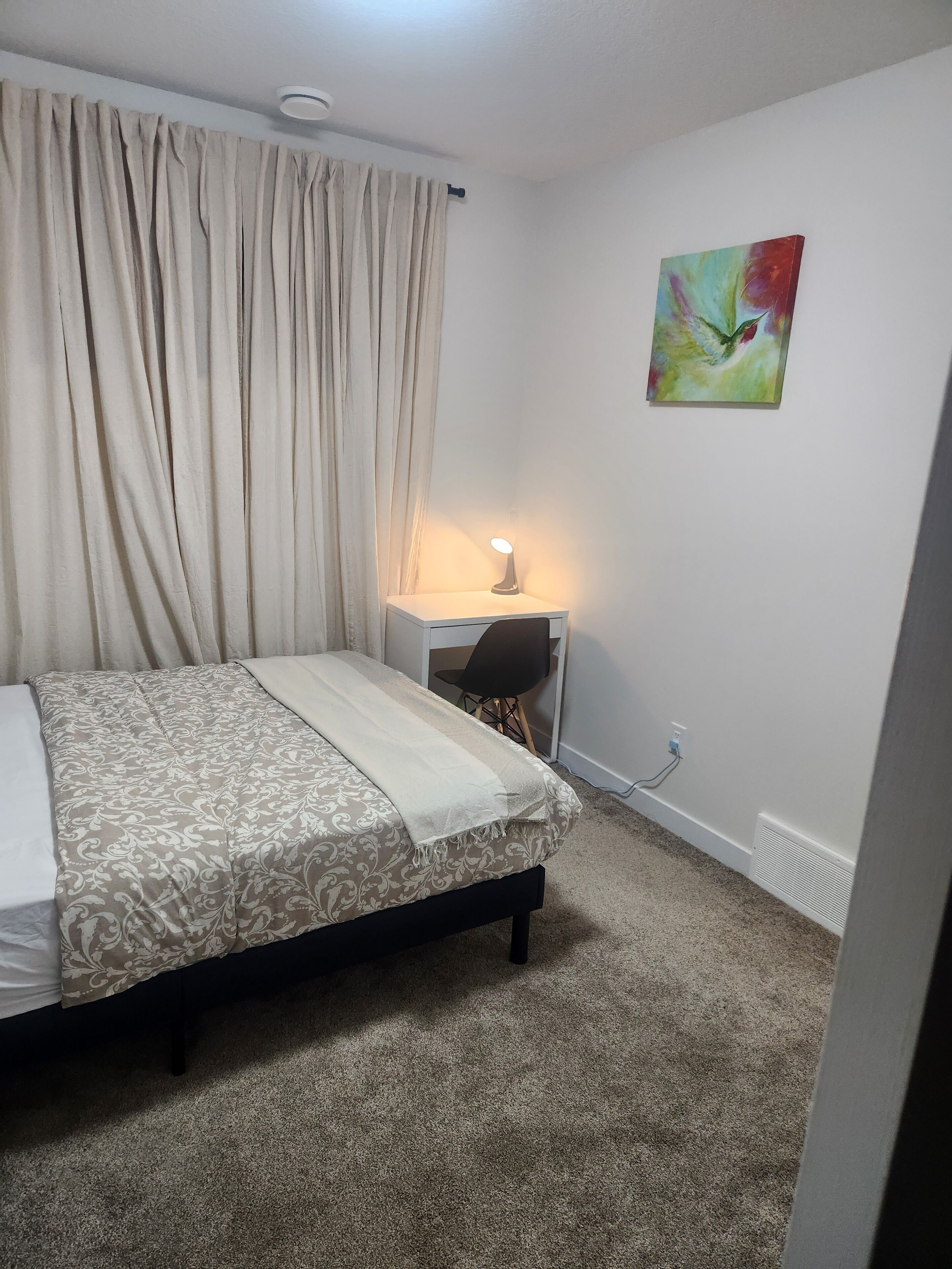 Comfy 1 bedroom basement suite