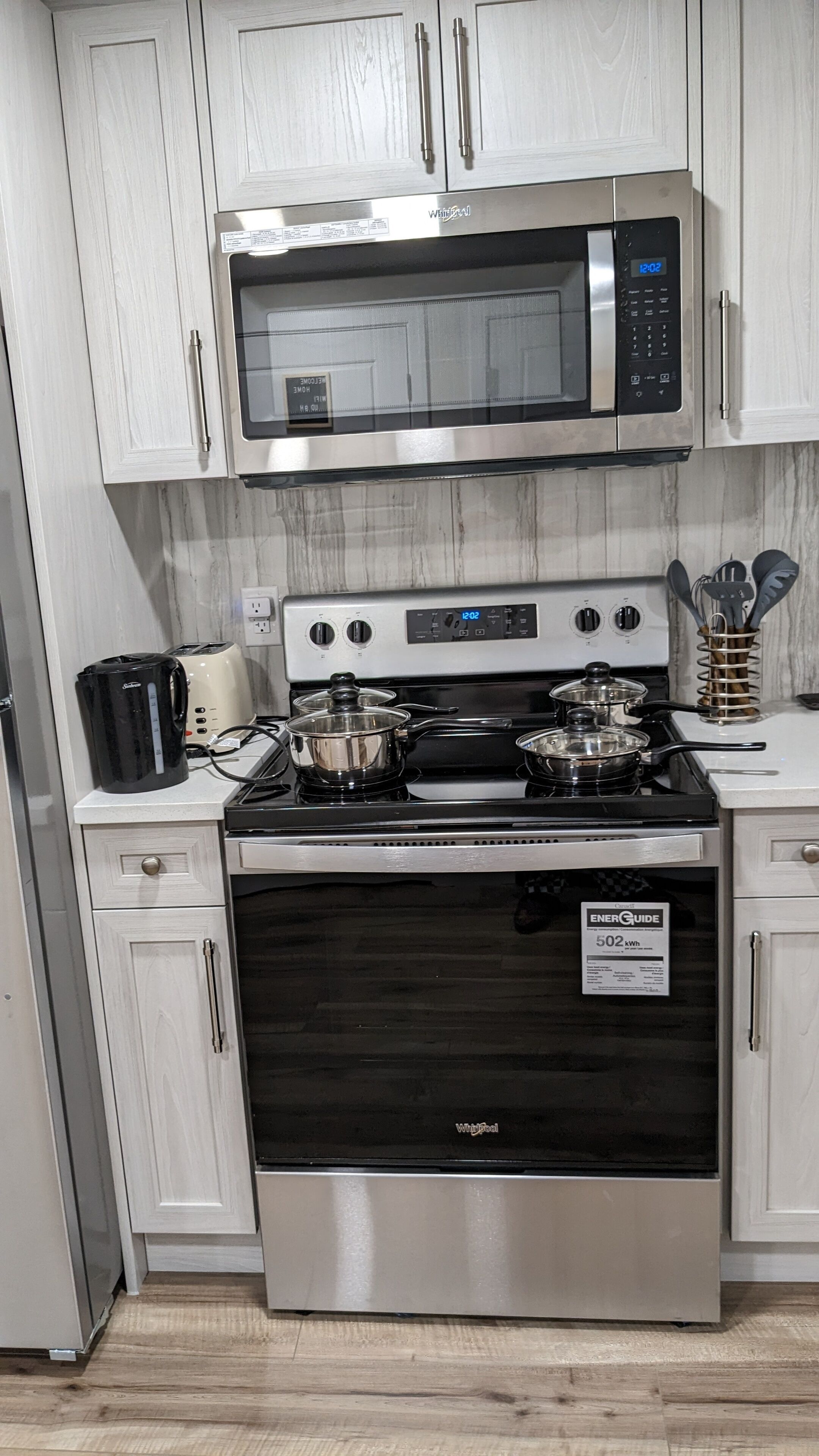 Comfy 1 bedroom basement suite