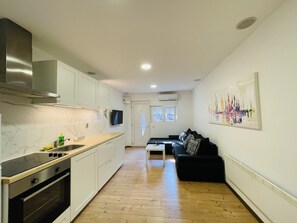 Private kitchen - Red app by Alex Rafael - 5 min from the bus station (Zagreb)