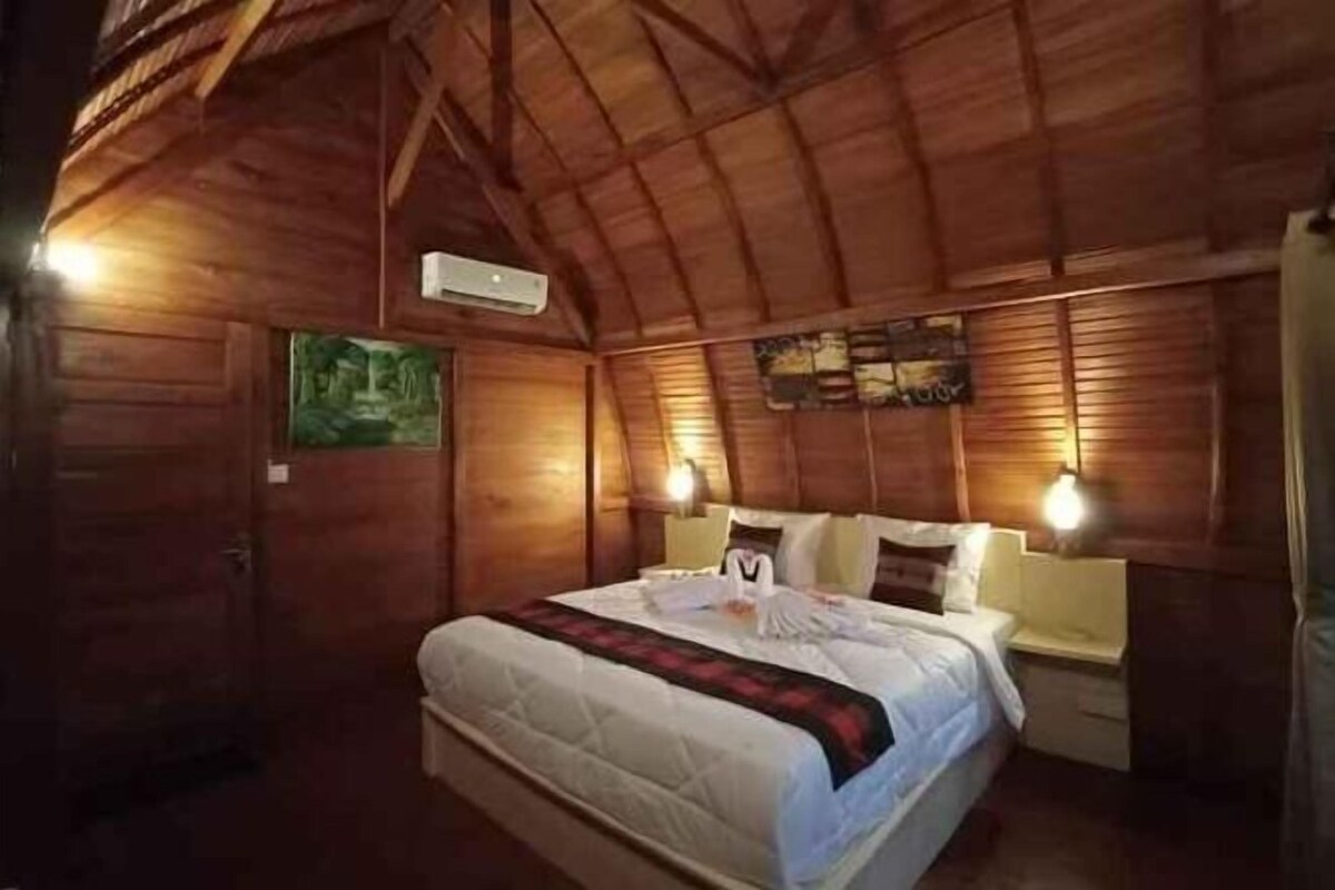 WiFi (free), bed sheets