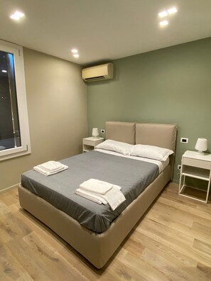 Deluxe Single Room | 1 bedroom, free WiFi, bed sheets - Empire - Affittacamere (Modena)