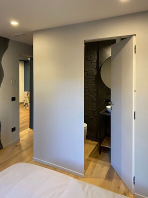 Superior Single Room | Bathroom | Shower, rainfall showerhead, free toiletries, hair dryer - Empire - Affittacamere (Modena)