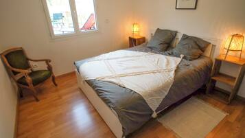 5 bedrooms, iron/ironing board, free WiFi, bed sheets