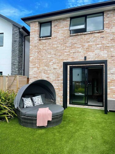 Incredible Getaway by Hagley Park!