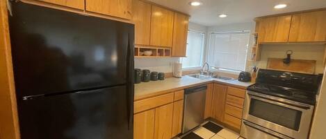 Réfrigérateur, cafetière/bouilloire