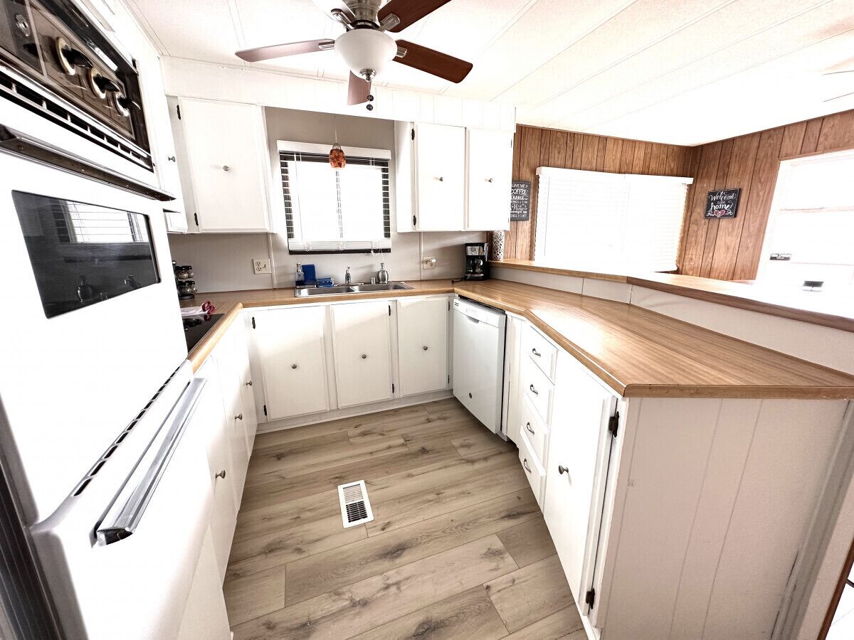 2 bed & 1 bath home 5 miles from THE GORGE