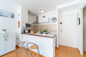 Fridge, microwave, coffee/tea maker, electric kettle