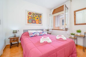 1 dormitorio, tabla de planchar con plancha, wifi