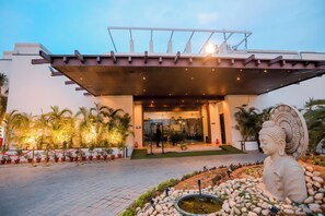 Front of property - Bel-La Monde Hotel NH8 at 6km from IGI Airport Delhi (New Delhi)