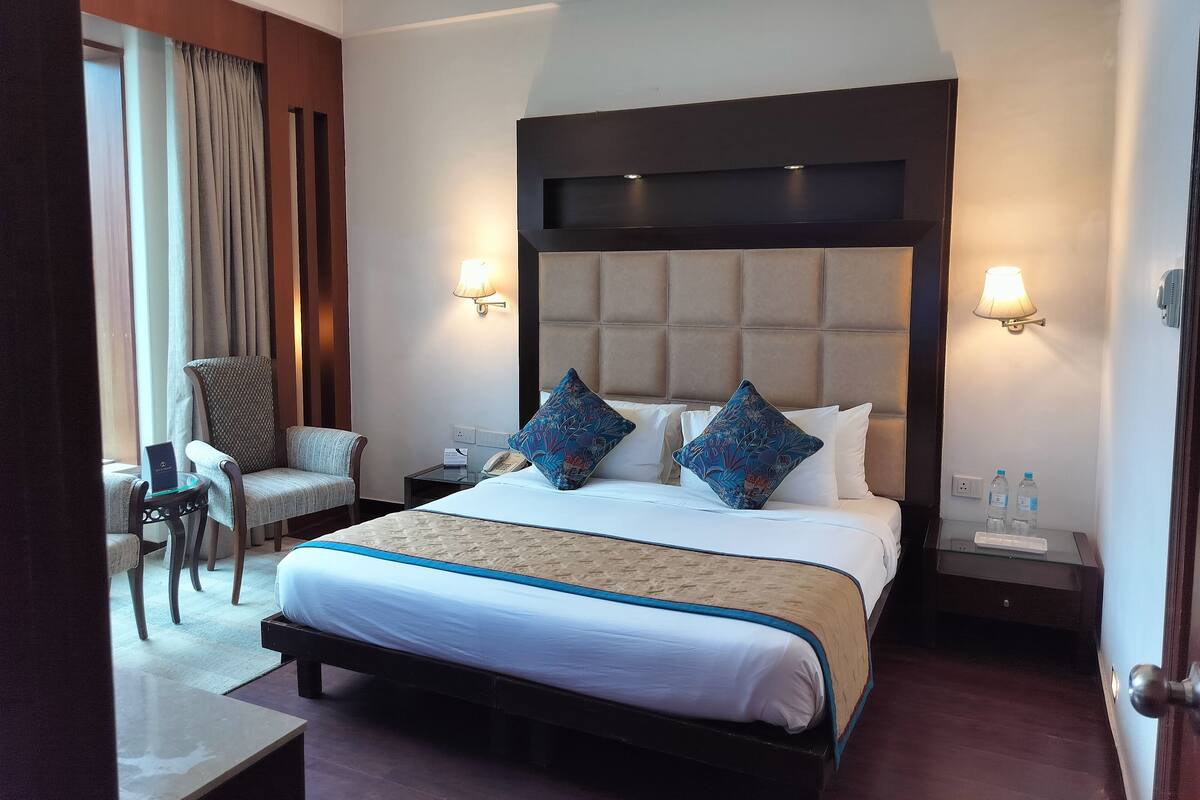 In-room safe, desk, laptop workspace, blackout curtains