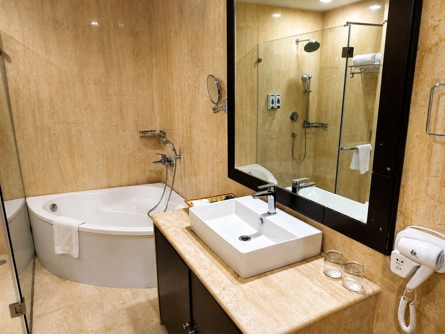 Photo - Bel-La Monde Hotel NH8 at 6km from IGI Airport Delhi