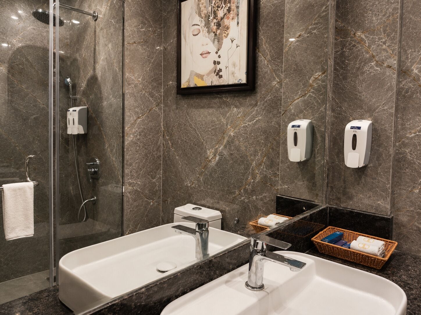 Photo - Bel-La Monde Hotel NH8 at 6km from IGI Airport Delhi