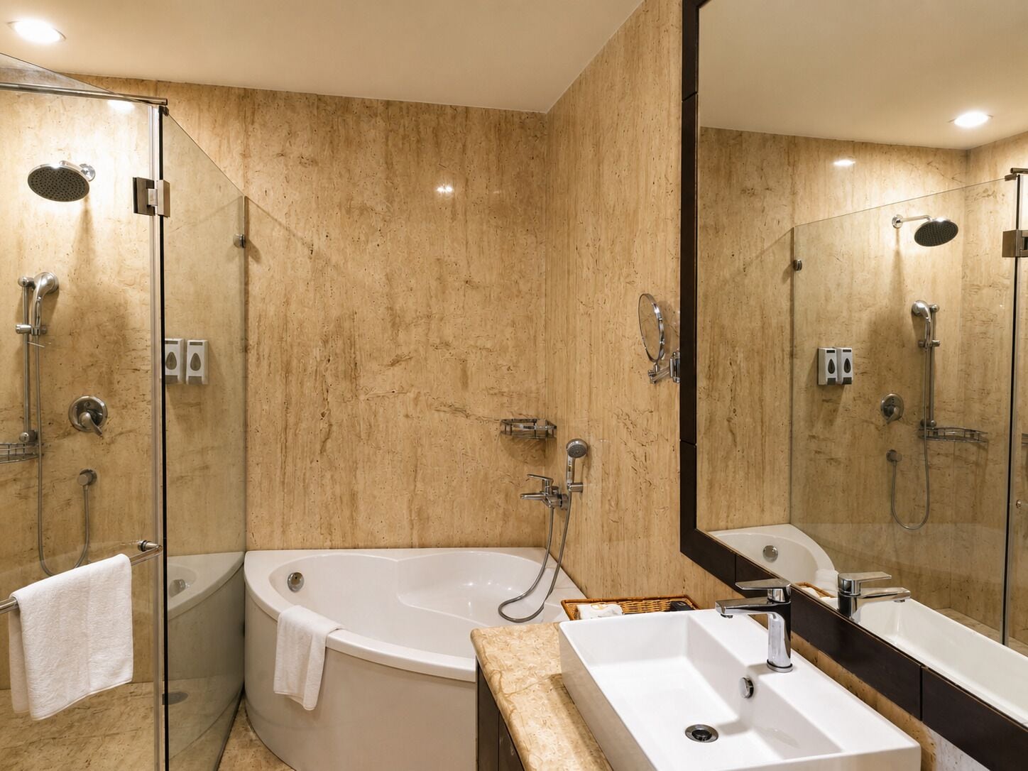 Photo - Bel-La Monde Hotel NH8 at 6km from IGI Airport Delhi