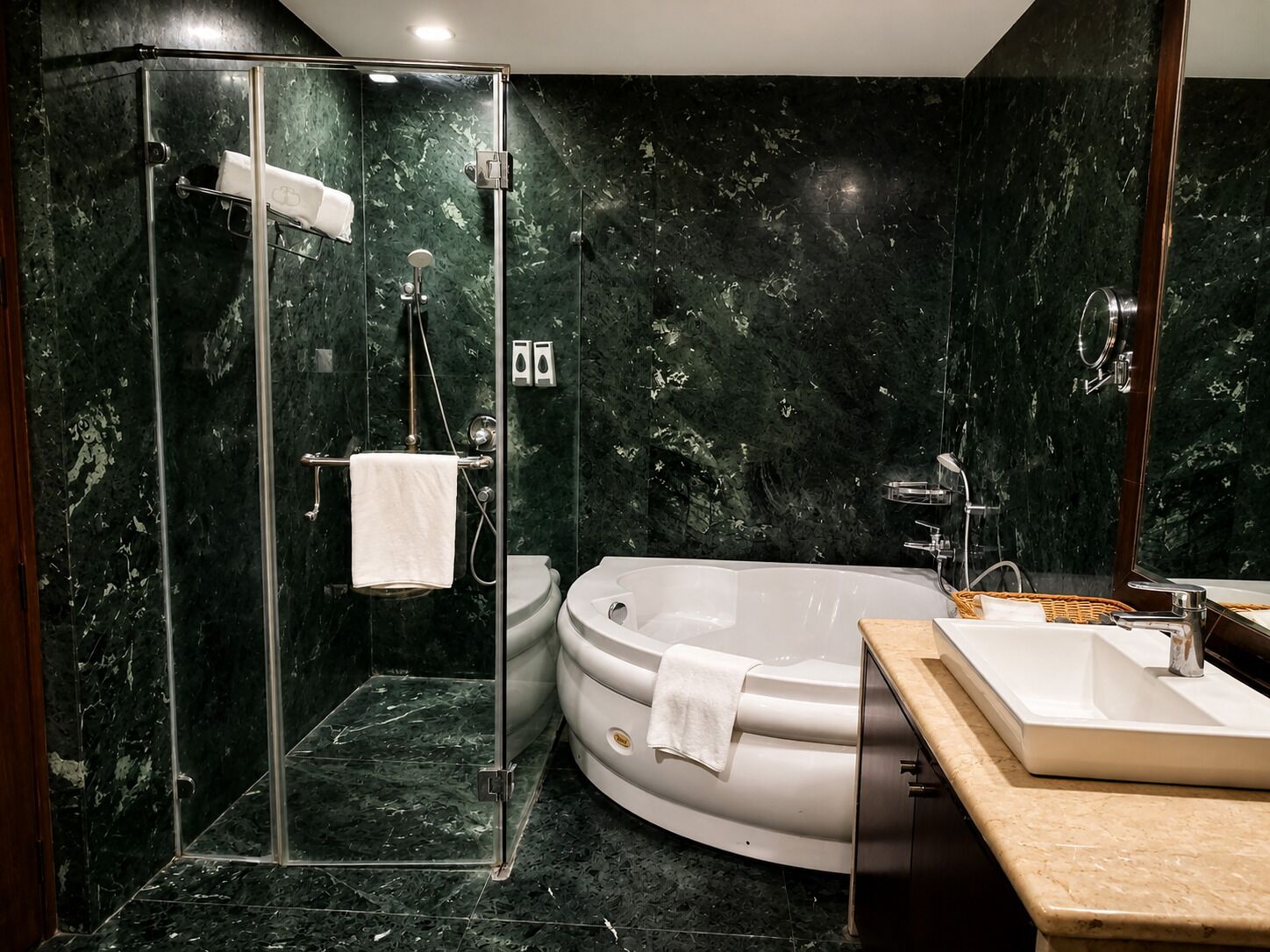 Photo - Bel-La Monde Hotel NH8 at 6km from IGI Airport Delhi