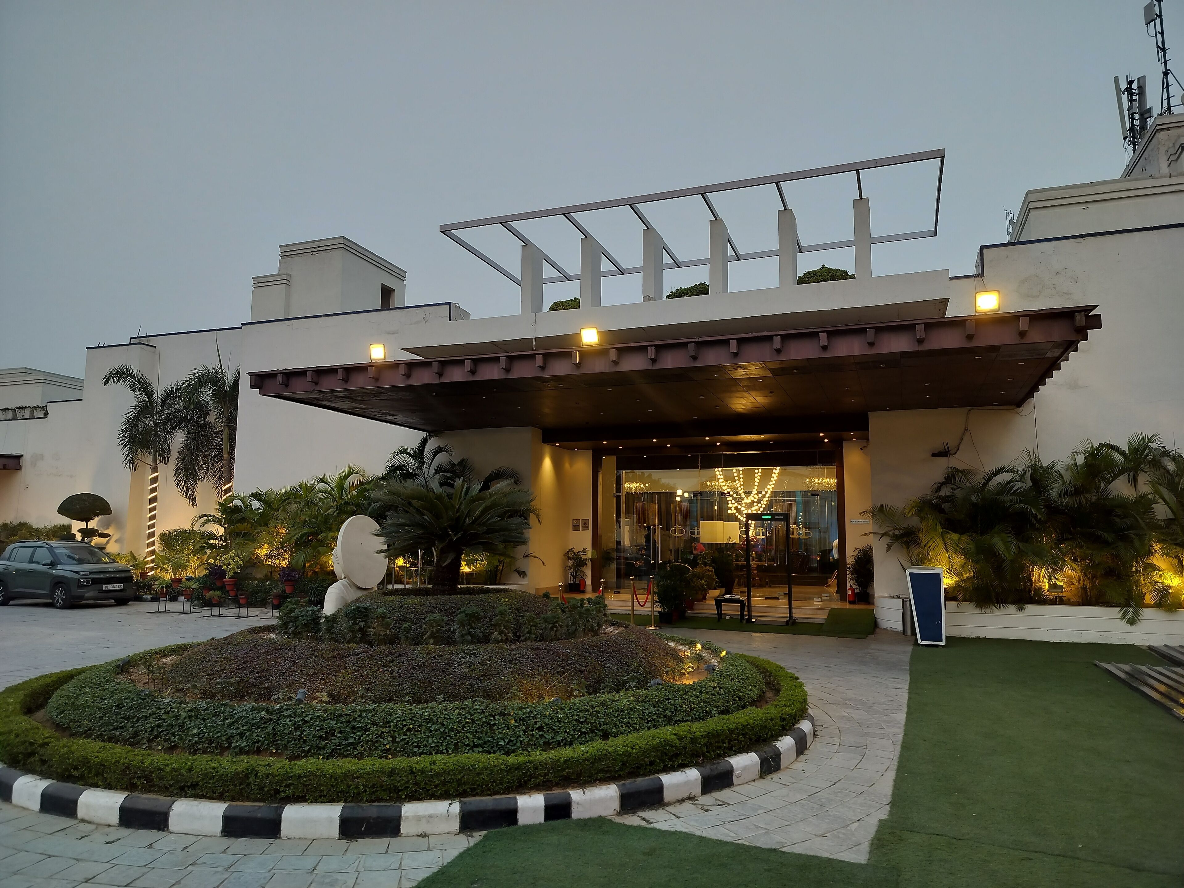 Photo - Bel-La Monde Hotel NH8 at 6km from IGI Airport Delhi