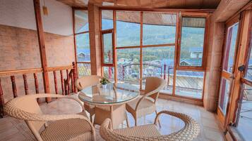 TV a schermo piatto 32 pollici con canali via cavo, TV