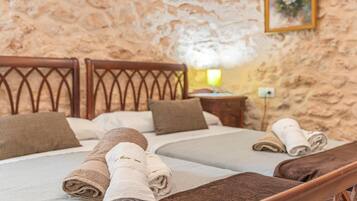 3 bedrooms, iron/ironing board, free WiFi, bed sheets