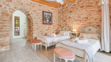 3 dormitorios, tabla de planchar con plancha, wifi gratis y ropa de cama