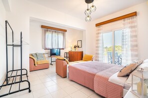 1 habitación, tabla de planchar con plancha, wifi gratis y ropa de cama 