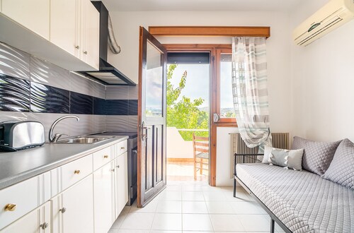 Country House 'La Christine' with Sea View, 2 Balconies & Wi-Fi