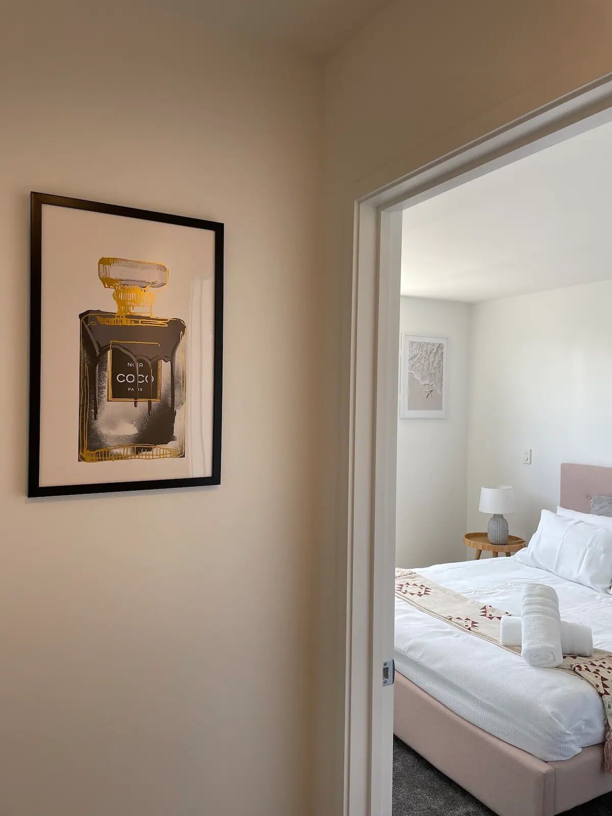 2 habitaciones, escritorio, tabla de planchar con plancha y wifi gratis 