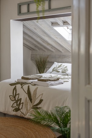 1 bedroom, free WiFi, bed sheets. Holiday Apartment 'Il Nido' with Air Conditioning and Wi-Fi