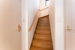 Staircase - Minamiaoyama 1st (Tokyo)