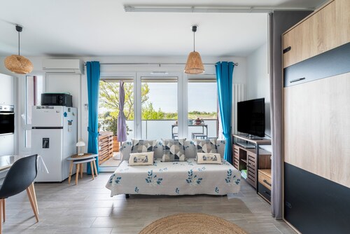 Studio cosy vue lac, randos, spirou, près avignon