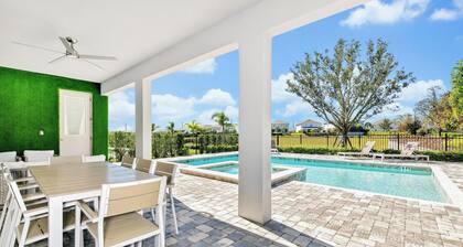 Elite Home near Disney with Theater Room, Game Room and Private Pool with Water.