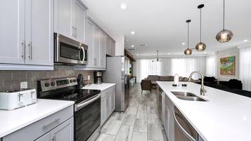 Fridge, oven, stovetop, dishwasher