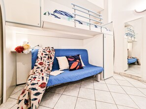 1 bedroom, bed sheets