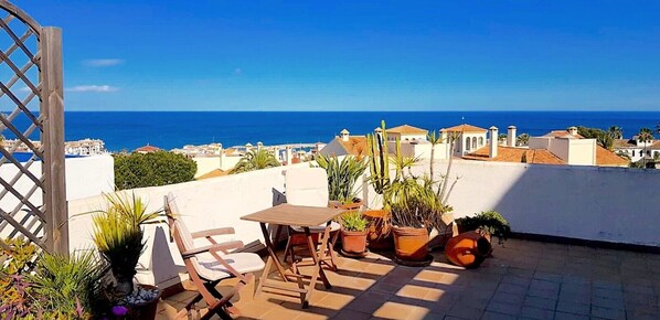 Terrace/patio - Apartment 'La Terraza del Mar' with Sea View, Wi-Fi and Air Conditioning (Manilva)