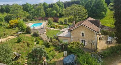 Maison Sébastien: Komfort, Pool und Natur im Périgord Vert