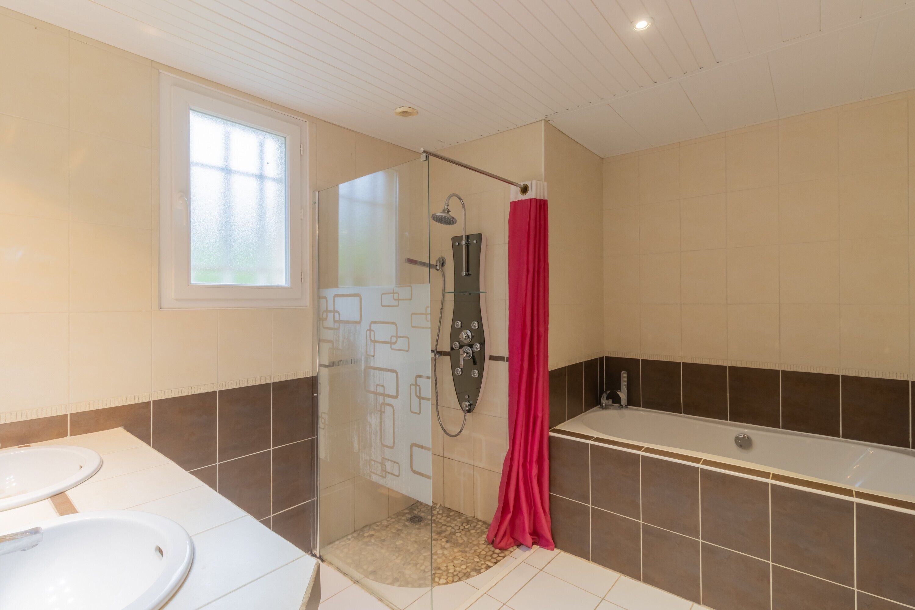 Bathtub, hair dryer