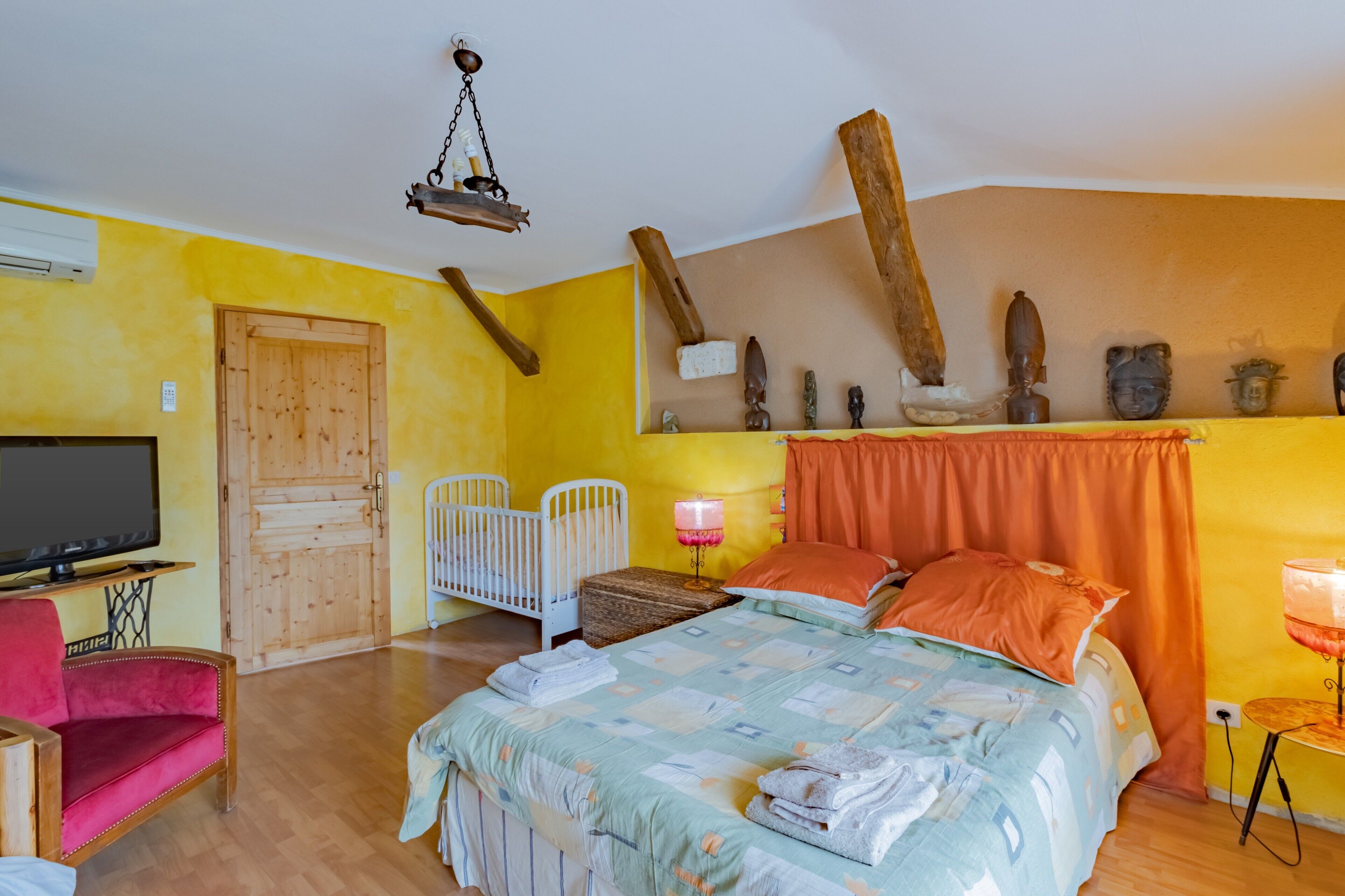 5 makuuhuonetta, silitysrauta/-lauta, ilmainen Wi-Fi