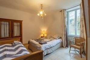 5 chambres, fer et planche à repasser, Wi-Fi gratuit